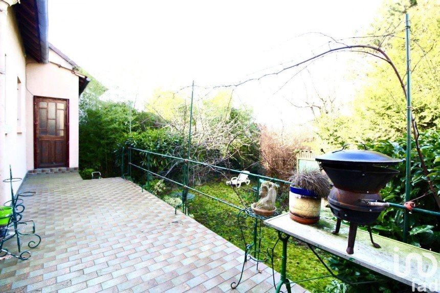 House 6 rooms of 150 m² in Villemomble (93250)