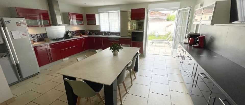 House 8 rooms of 307 m² in Sully-la-Chapelle (45450)