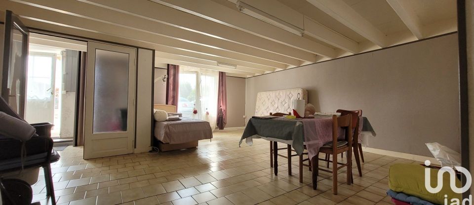 House 6 rooms of 123 m² in Saint-Rogatien (17220)