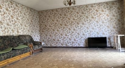 House 4 rooms of 107 m² in Tonnay-Boutonne (17380)