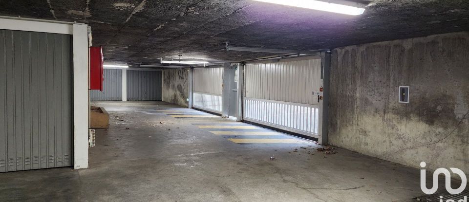 Parking/garage/box de 12 m² à - (91000)