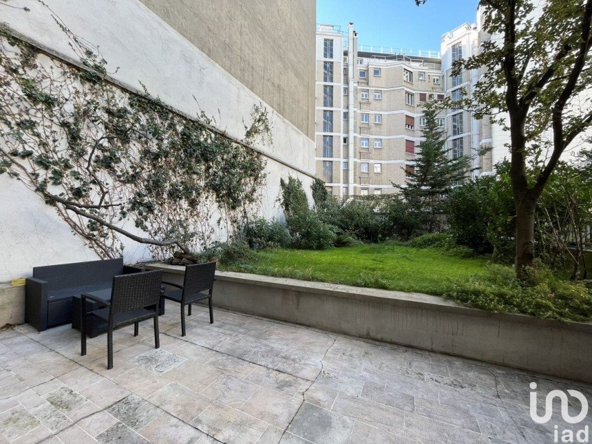 Appartement 3 pièces de 74 m² à Paris (75016)