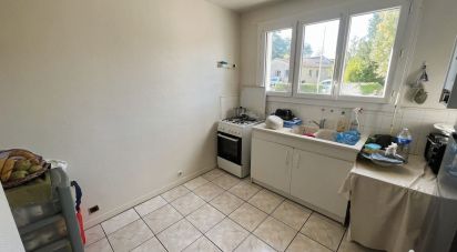 Apartment 3 rooms of 56 m² in Parthenay (79200)