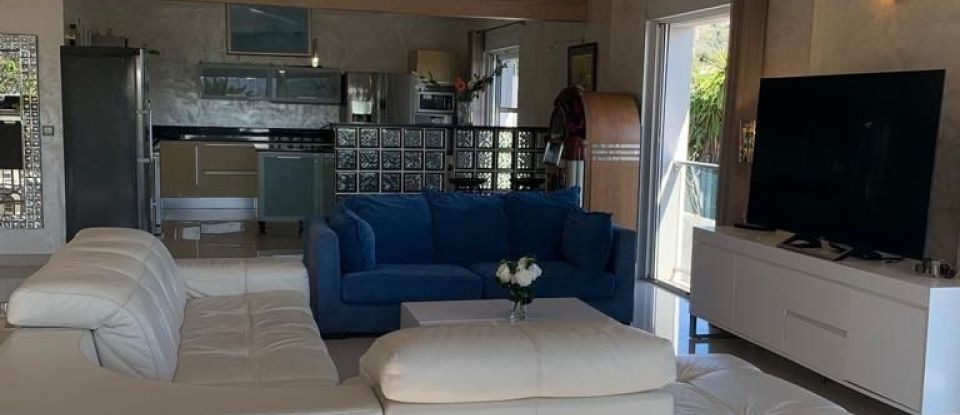 House 5 rooms of 198 m² in Mougins (06250)
