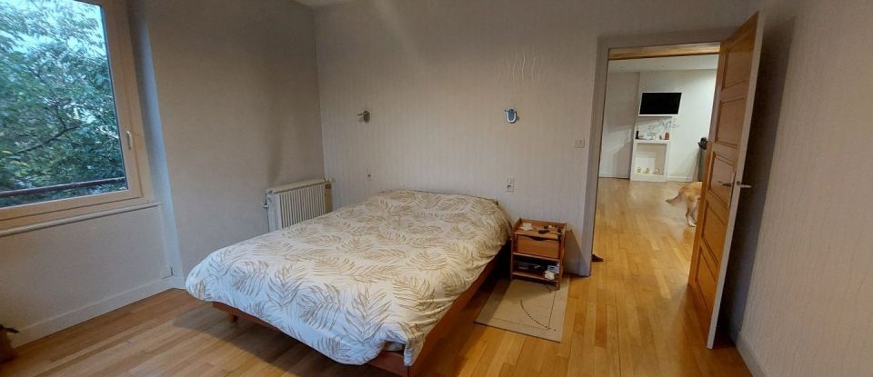 House 8 rooms of 220 m² in Saint-Laurent-sur-Gorre (87310)