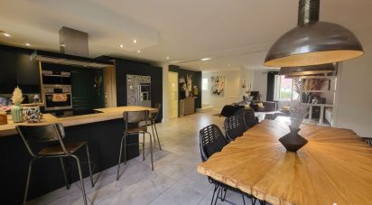 House 6 rooms of 148 m² in Fontenay-Trésigny (77610)
