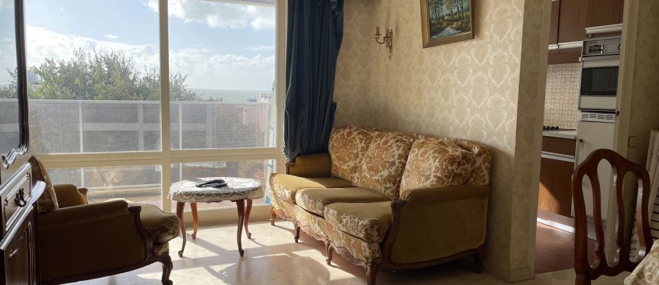 Apartment 3 rooms of 44 m² in Royan (17200)