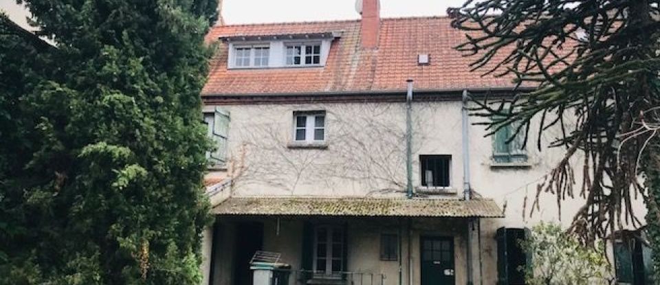 Maison 8 pièces de 154 m² à Néris-les-Bains (03310)