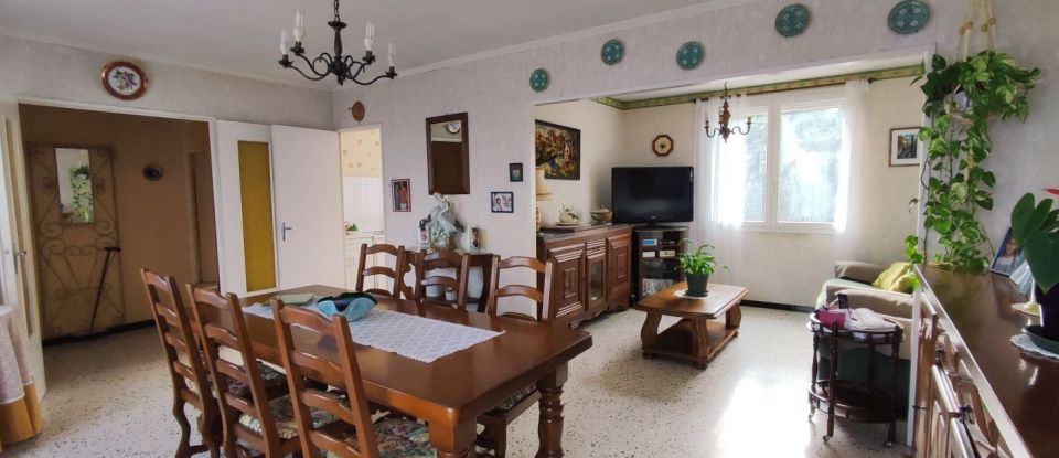 Traditional house 9 rooms of 215 m² in Roujan (34320)