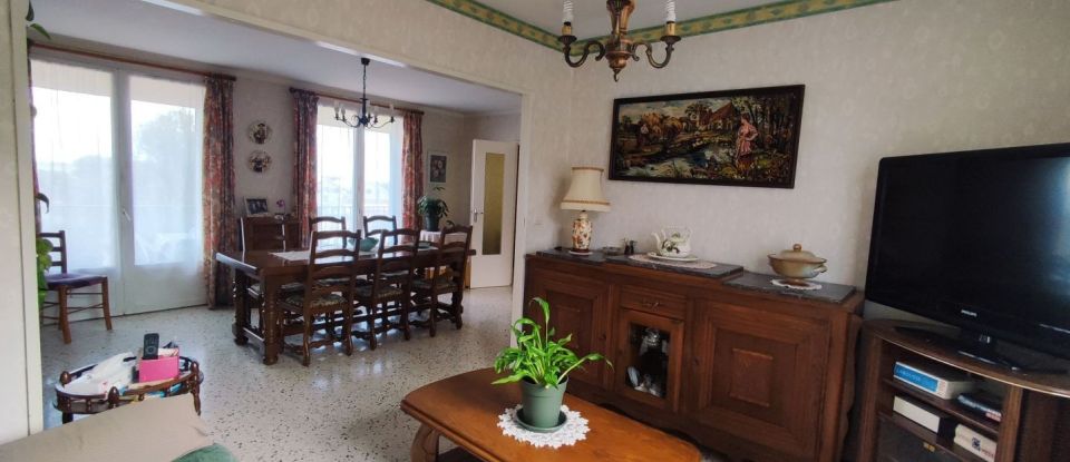 Traditional house 9 rooms of 215 m² in Roujan (34320)