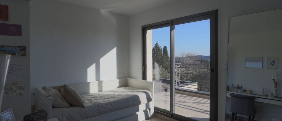 House 6 rooms of 155 m² in Rochefort-du-Gard (30650)
