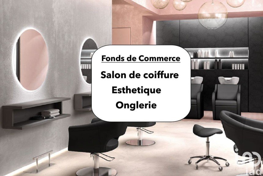 Business premises of 100 m² in Bagnols-en-Forêt (83600)