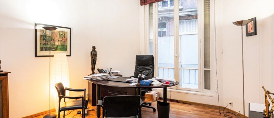 Appartement 5 pièces de 170 m² à Paris (75008)