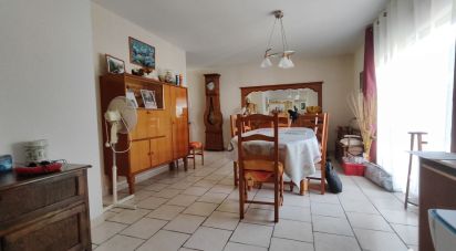 House 4 rooms of 105 m² in Saint-Seurin-sur-l'Isle (33660)