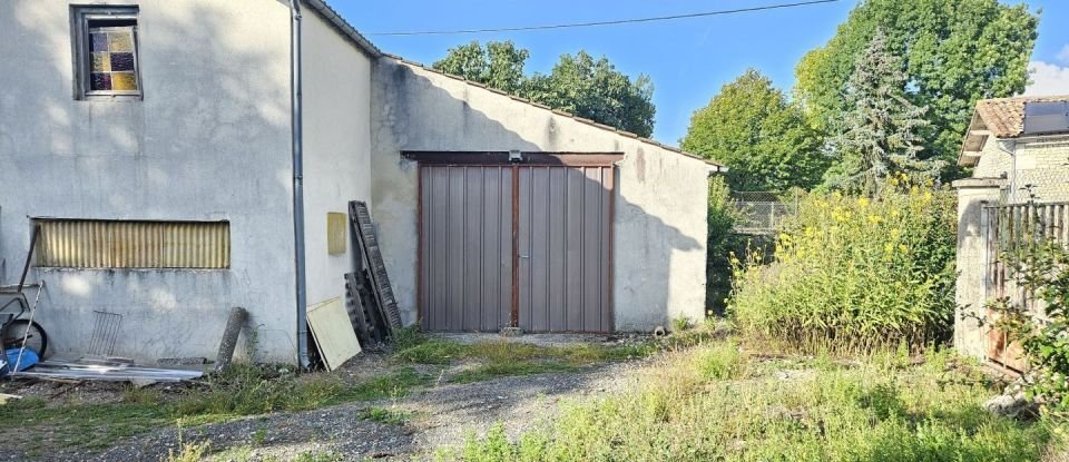 House 5 rooms of 145 m² in Juillac-le-Coq (16130)
