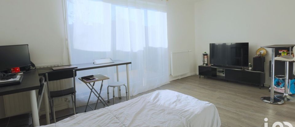 Apartment 1 room of 31 m² in Dammarie-les-Lys (77190)