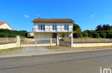House 6 rooms of 120 m² in Charroux (86250)