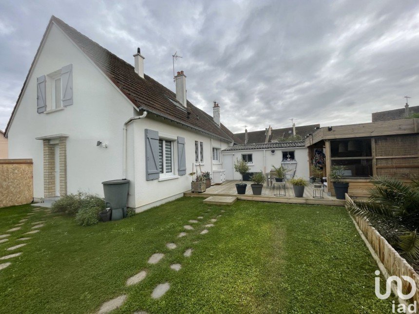 Traditional house 6 rooms of 114 m² in Ouistreham (14150)