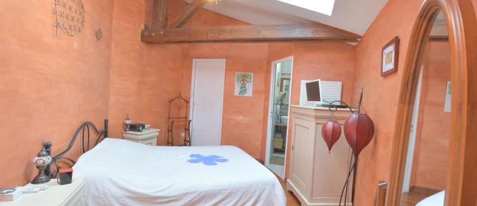 House 7 rooms of 212 m² in Saint-Vidal (43320)