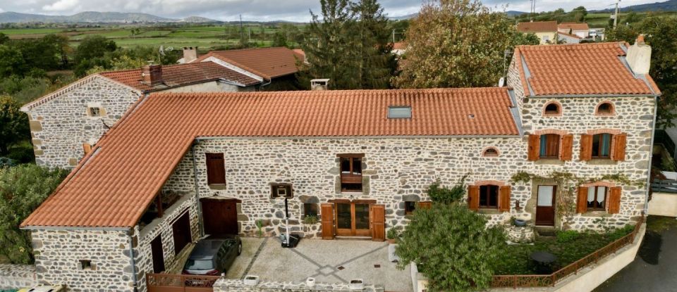 House 7 rooms of 212 m² in Saint-Vidal (43320)