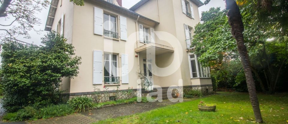 Maison 11 pièces de 264 m² à Rennes (35000)