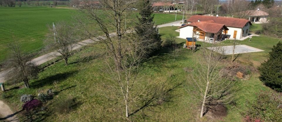 Land of 953 m² in Saint-Julien-sur-Reyssouze (01560)