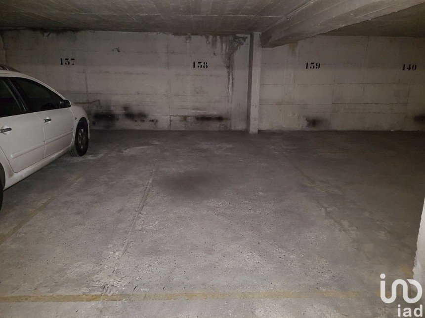 Parking/garage/box de 22 m² à Paris (75015)