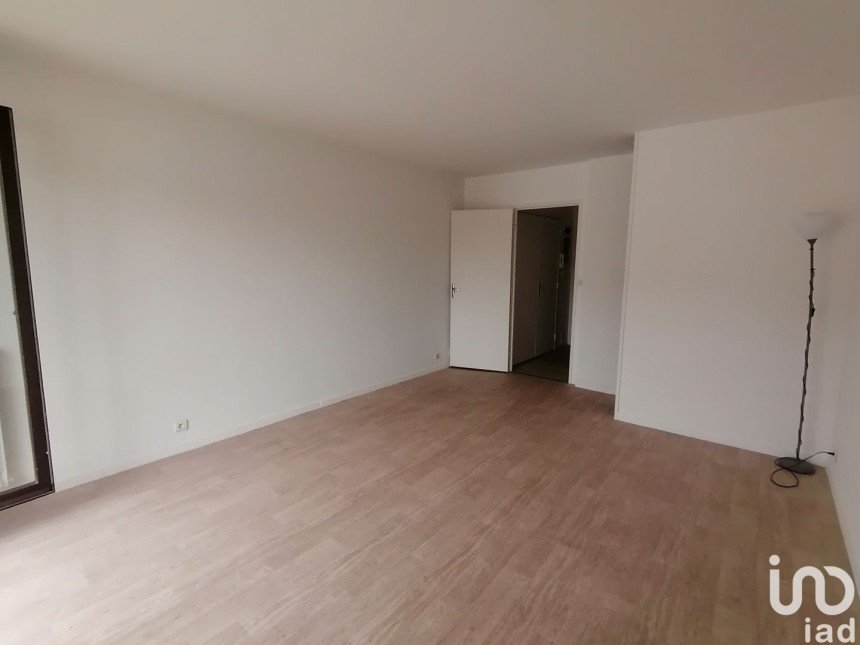Apartment 1 room of 30 m² in Margny-lès-Compiègne (60280)
