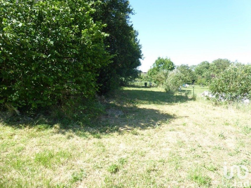 Land of 502 m² in Saint-Pierre-d'Amilly (17700)