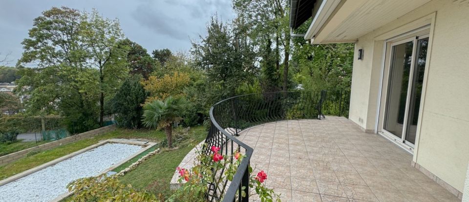 House 8 rooms of 353 m² in Montfermeil (93370)