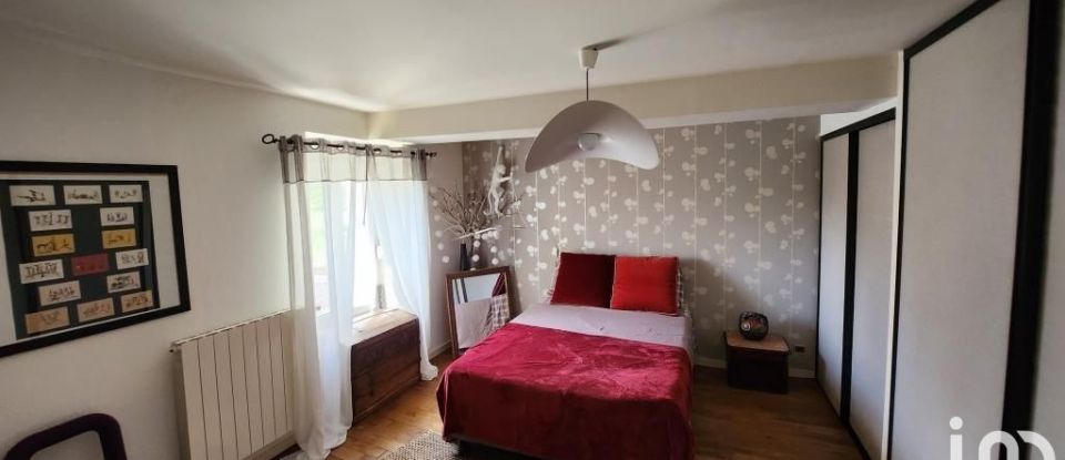House 6 rooms of 170 m² in Saint-Front-d'Alemps (24460)