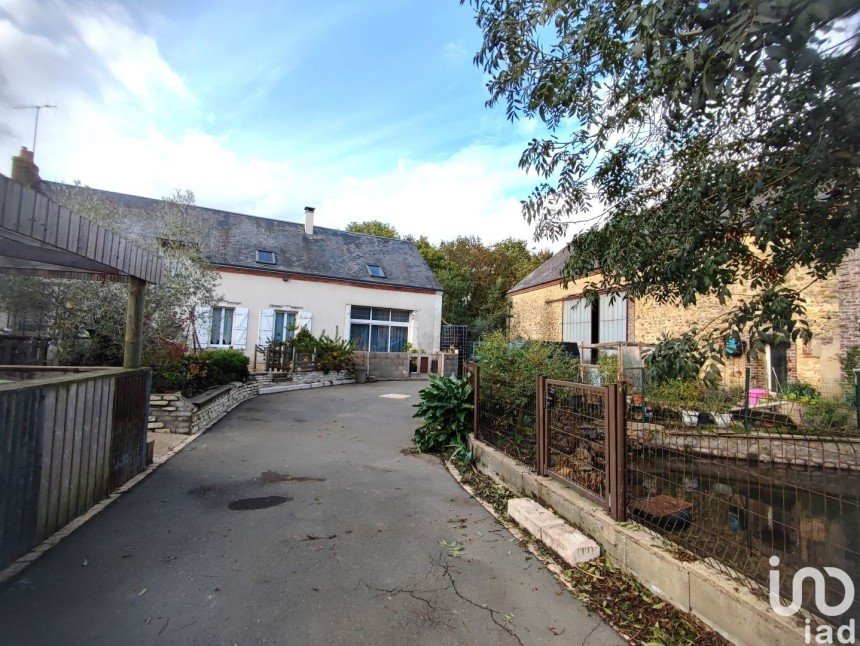 House 5 rooms of 140 m² in Savigny-sur-Braye (41360)