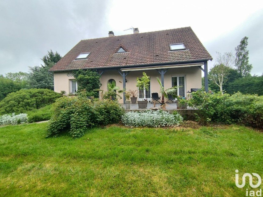 Maison traditionnelle 6 pièces de 146 m² à Joué-du-Bois (61320)