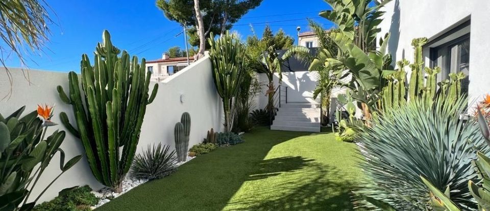 House 6 rooms of 160 m² in Bandol (83150)