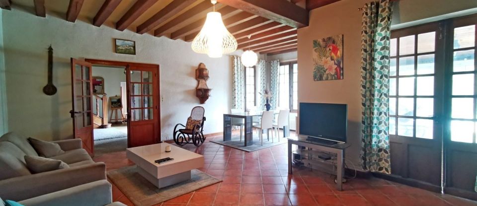 House 9 rooms of 239 m² in Montgivray (36400)
