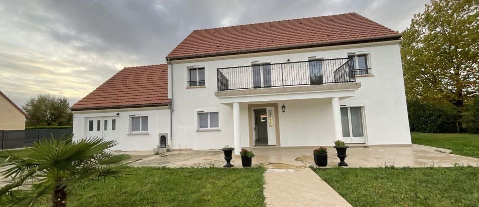 House 8 rooms of 240 m² in Vergigny (89600)