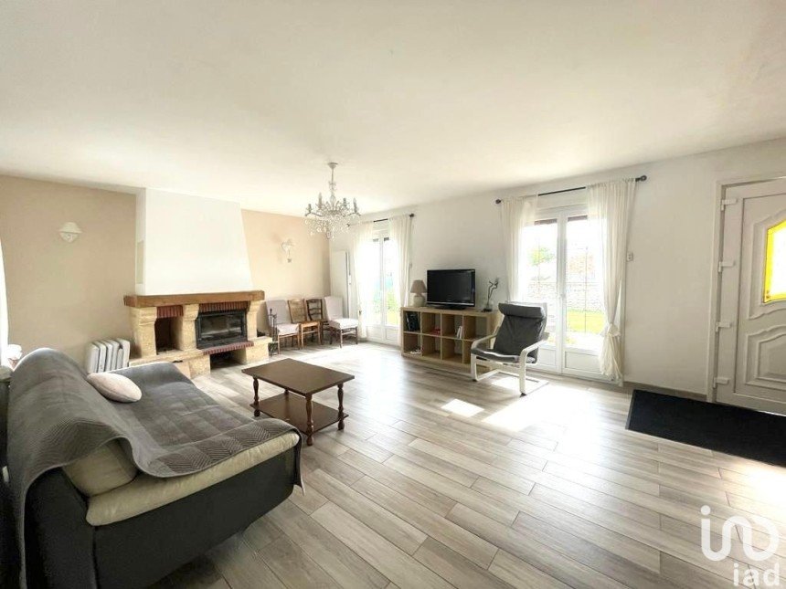 House 6 rooms of 125 m² in Boissy-la-Rivière (91690)