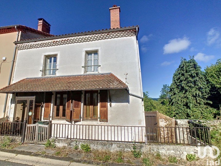 Maison 5 pièces de 110 m² à Saint-Amant-Roche-Savine (63890)