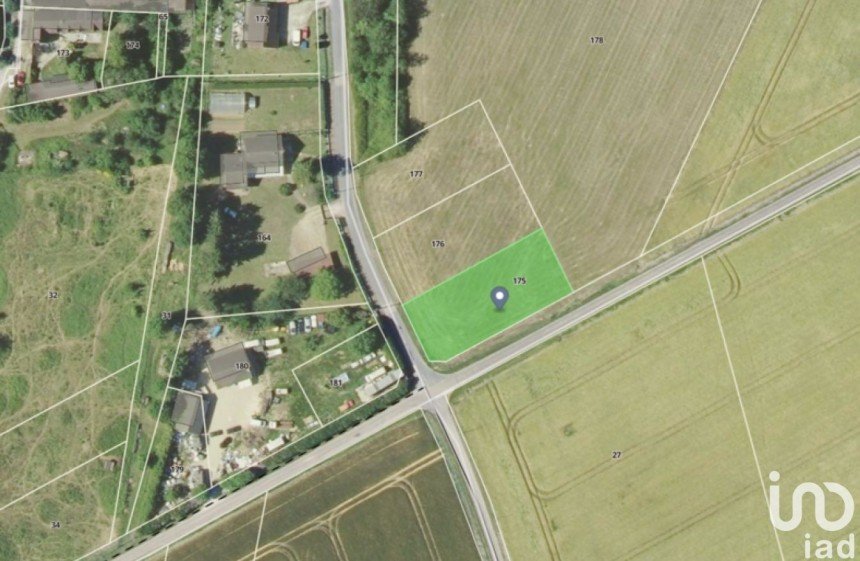 Land of 1,118 m² in Les Bordes (89500)