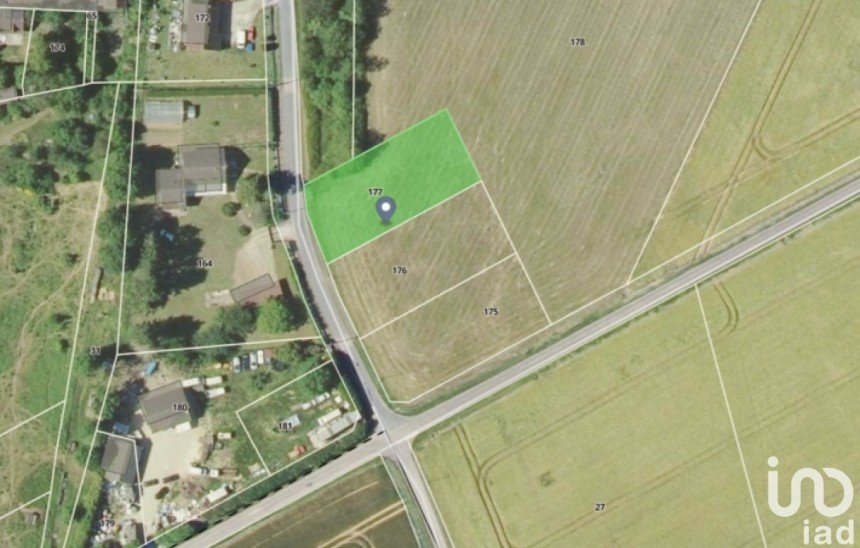 Land of 1,071 m² in Les Bordes (89500)