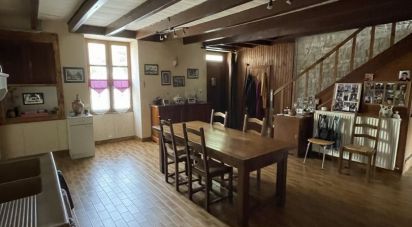 House 6 rooms of 170 m² in Tillou (79110)