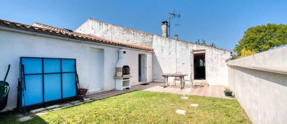 House 6 rooms of 230 m² in Tonnay-Charente (17430)