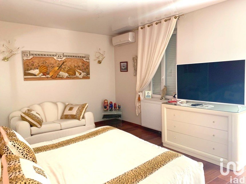 House 4 rooms of 170 m² in Castelsarrasin (82100)