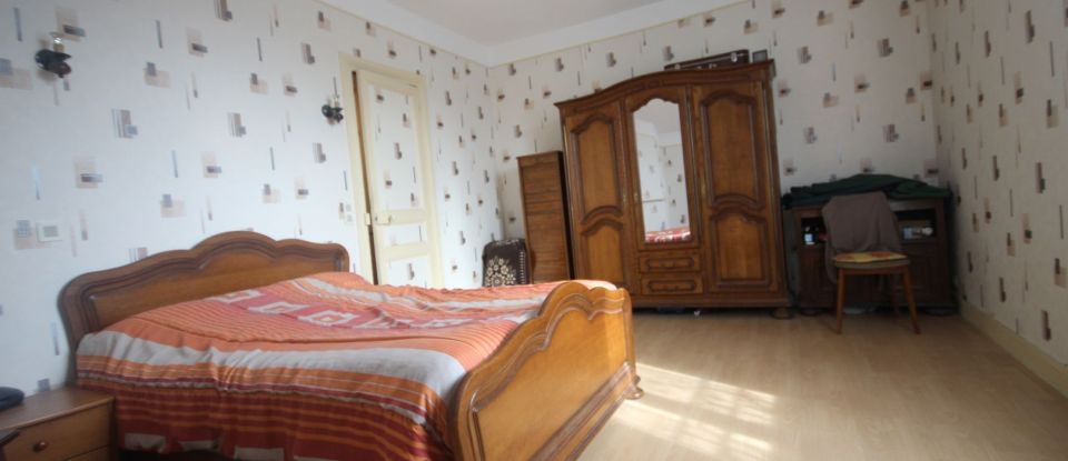 House 5 rooms of 143 m² in Choisy-le-Roi (94600)