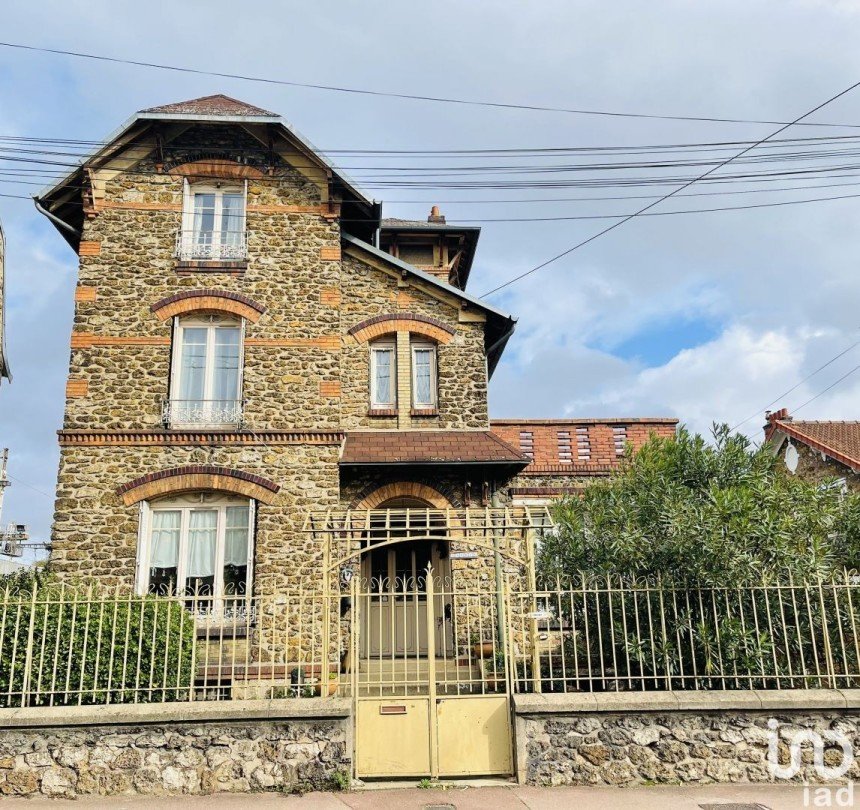 House 6 rooms of 135 m² in Savigny-sur-Orge (91600)