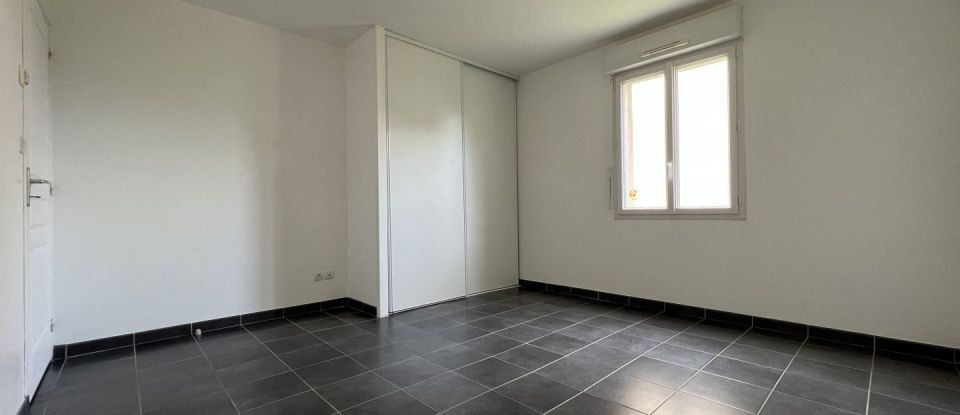 House 4 rooms of 98 m² in Saint-Malo-de-la-Lande (50200)