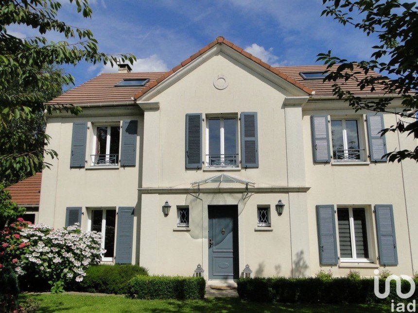 House 10 rooms of 230 m² in Les Alluets-le-Roi (78580)