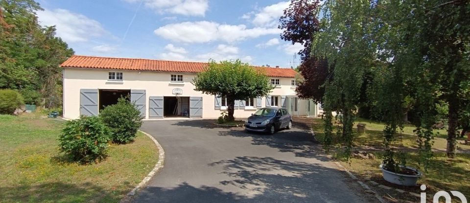 Maison 6 pièces de 125 m² à Longèves (85200)