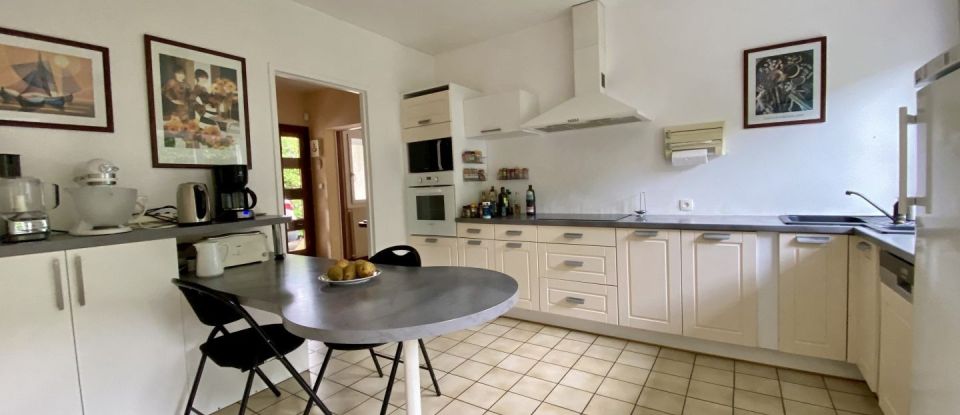 House 5 rooms of 165 m² in Pessac (33600)