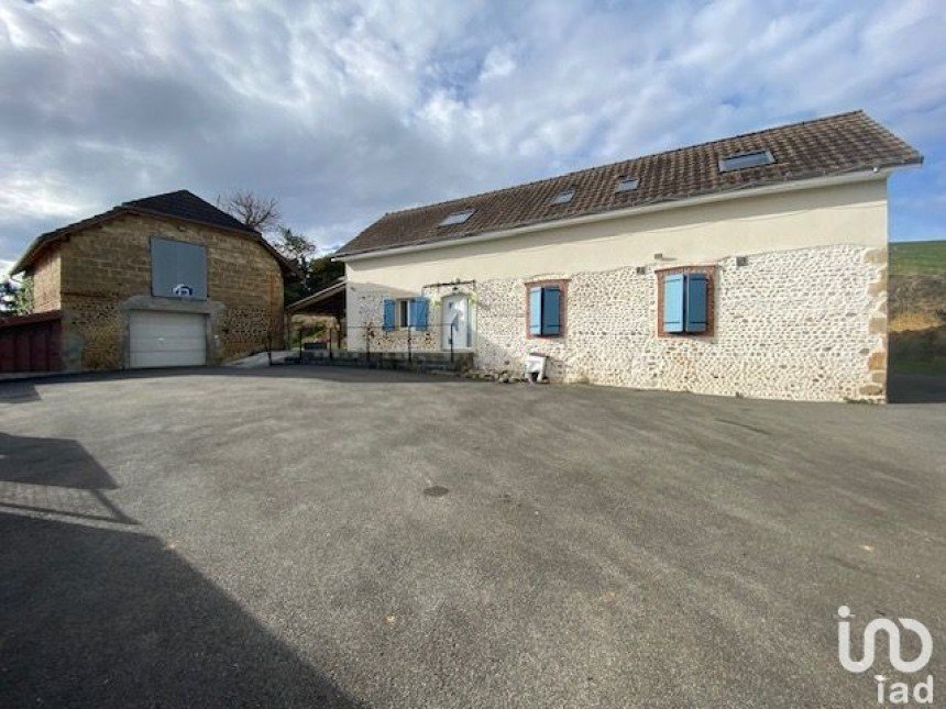 Maison 5 pièces de 145 m² à Lannecaube (64350)